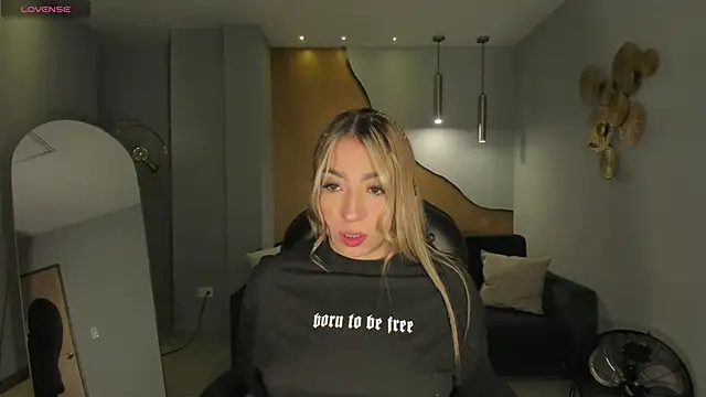 LizzCooper online show from 11.05.25