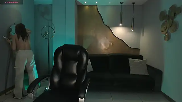 LizzCooper online show from 12.16.25