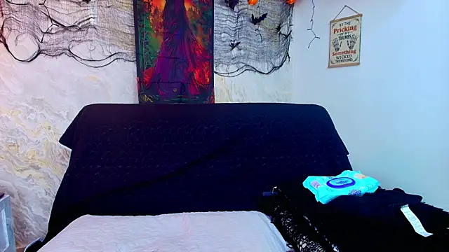 Snapshot of Vero_Temptation chatting on 10.24.25 Vero Temptation online show from 10.24.25