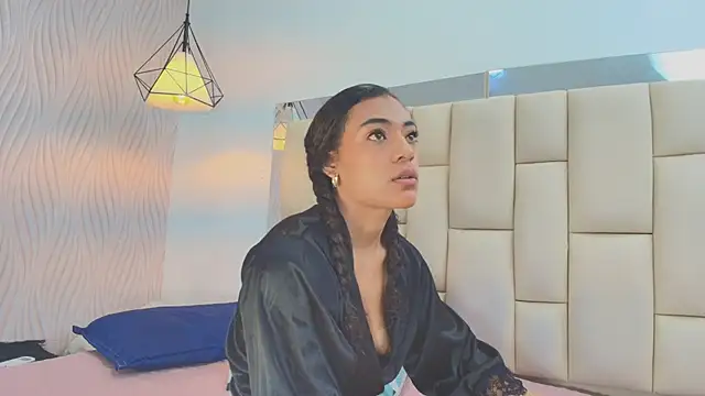 Snapshot of Vero_Temptation chatting on 11.25.25 Vero Temptation online show from 11.25.25