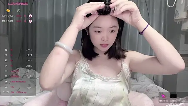 Snapshot of tender-11 chatting on 11.26.25 tender-11 online show from 11.26.25