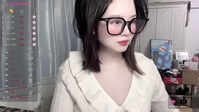 Snapshot of tender-11 chatting on 12.04.25 tender-11 online show from 12.04.25