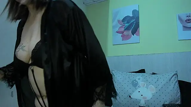 AtheneaArbelaez  online show from 09.17.25