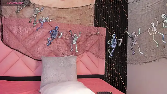 Snapshot of maia_bianchi chatting on 10.10.25 maia bianchi online show from 10.10.25