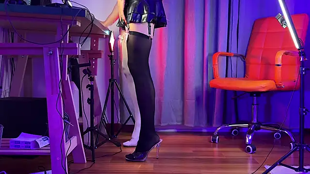 Snapshot of utopia2025 chatting on 10.17.25 utopia2025 online show from 10.17.25