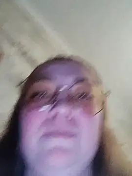 Kiss Eva online show from 02.21.25