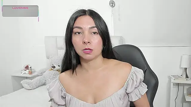 Snapshot of Ms_milarose chatting on 04.08.26 Ms milarose online show from 04.08.26