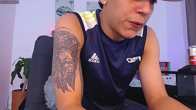 Snapshot of david_santos16 chatting on 10.31.25 david santos16 online show from 10.31.25