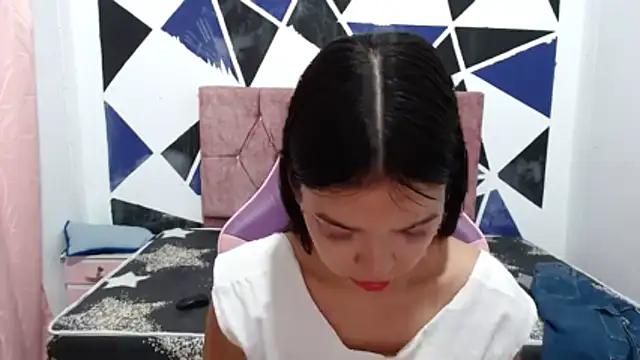 shy luna18 online show from 11.28.25