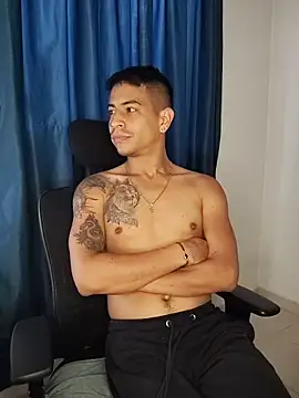 Snapshot of Juann-cock chatting on 12.17.25 Juann-cock online show from 12.17.25