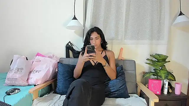 Snapshot of zou_quira chatting on 09.17.25 zou quira online show from 09.17.25