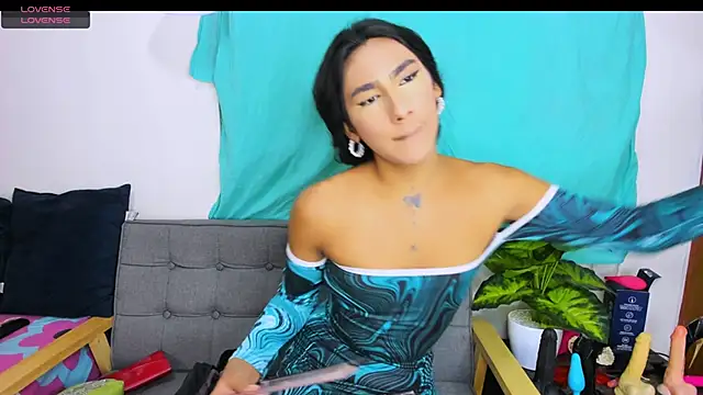 Snapshot of zou_quira chatting on 11.10.25 zou quira online show from 11.10.25