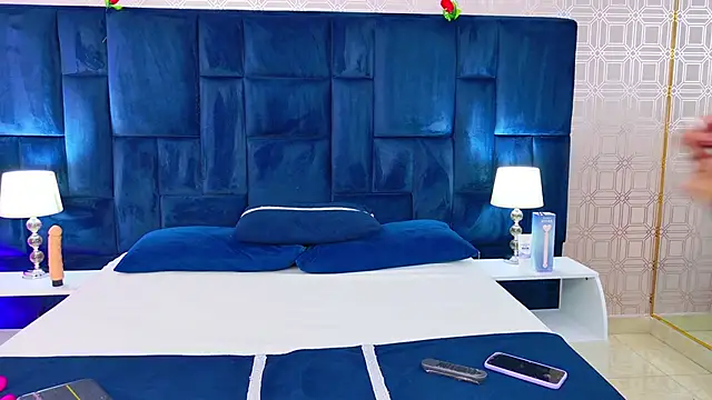 Snapshot of Samanta_Isel chatting on 10.13.25 Samanta Isel online show from 10.13.25