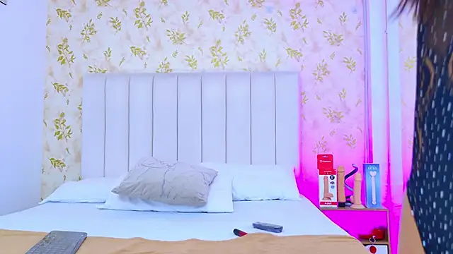 Snapshot of Samanta_Isel chatting on 11.13.25 Samanta Isel online show from 11.13.25