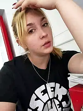 Snapshot of ayebran chatting on 10.10.25 ayebran online show from 10.10.25