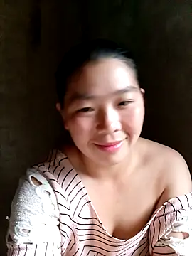 quynhkoolbae online show from 10.13.25