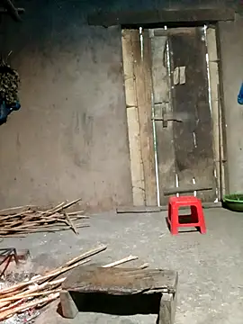 quynhkoolbae online show from 10.18.25