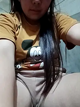 Snapshot of quynhkoolbae chatting on 04.19.26 quynhkoolbae online show from 04.19.26