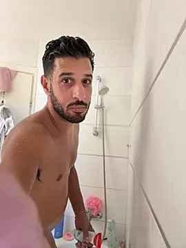 Snapshot of husbandandwifetobe chatting on 09.18.25 husbandandwifetobe online show from 09.18.25