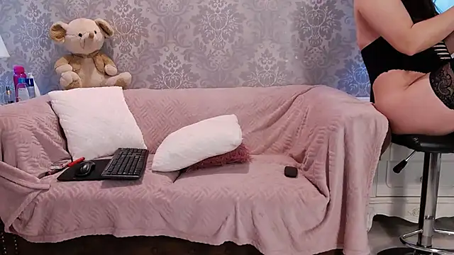 Snapshot of Ella_Raven chatting on 04.30.26 Ella Raven online show from 04.30.26