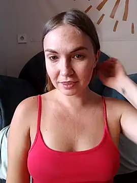 Snapshot of KisaVixen chatting on 09.19.25 KisaVixen online show from 09.19.25