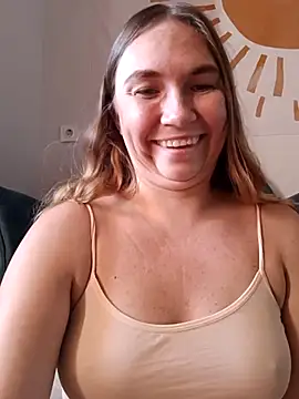 Snapshot of KisaVixen chatting on 10.23.25 KisaVixen online show from 10.23.25