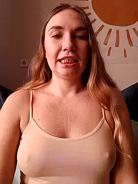 Snapshot of KisaVixen chatting on 11.25.25 KisaVixen online show from 11.25.25