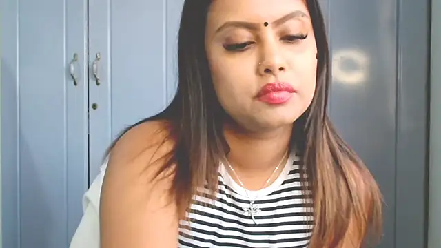 Indian GlowingMiax online show from 09.28.25