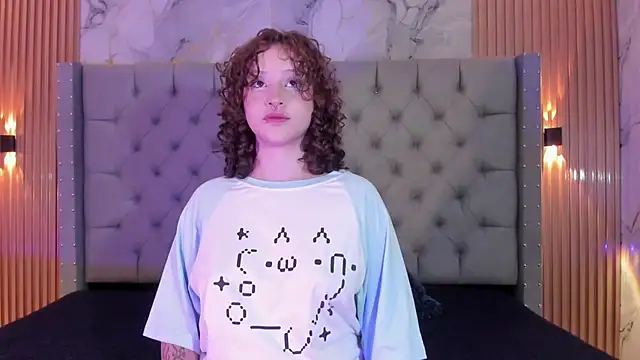 Snapshot of Suxan_White_ chatting on 09.10.25 Suxan White online show from 09.10.25