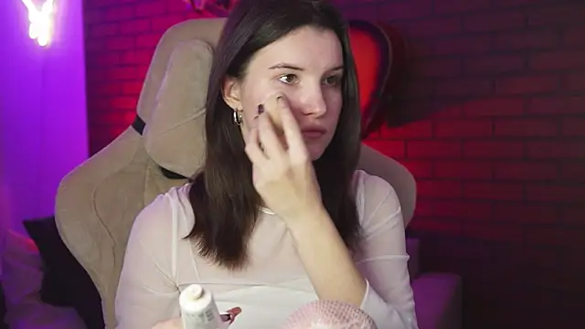 AgataWillis online show from 10.15.25