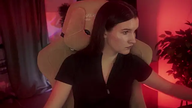 AgataWillis online show from 10.31.25