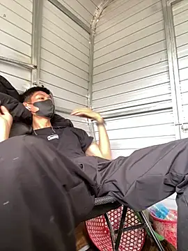 linh21107 online show from 10.26.25