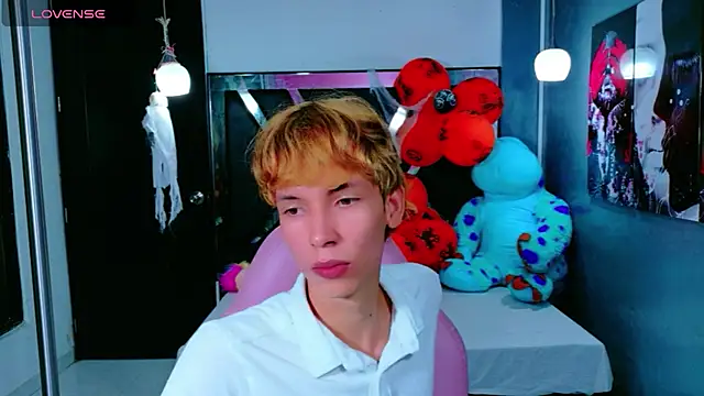 Snapshot of park_jimin1 chatting on 10.27.25 park jimin1 online show from 10.27.25