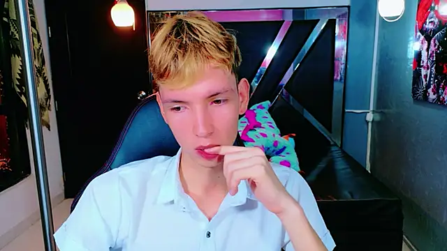 Snapshot of park_jimin1 chatting on 11.30.25 park jimin1 online show from 11.30.25