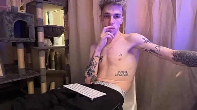 Snapshot of davesinner chatting on 04.07.26 davesinner online show from 04.07.26