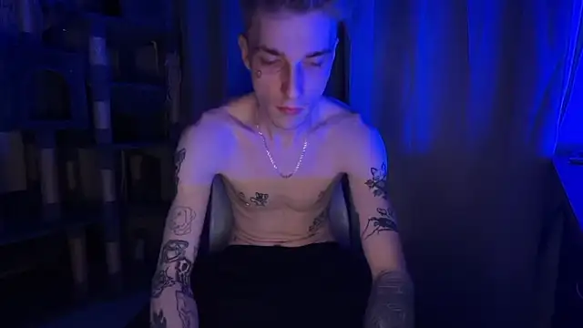 Snapshot of davesinner chatting on 04.07.26 davesinner online show from 04.07.26