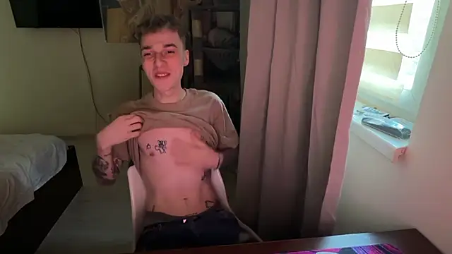 Snapshot of davesinner chatting on 04.11.26 davesinner online show from 04.11.26