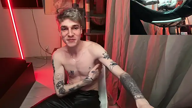 Snapshot of davesinner chatting on 04.25.26 davesinner online show from 04.25.26