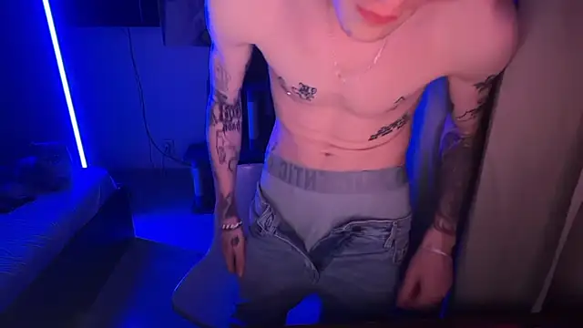 Snapshot of davesinner chatting on 04.29.26 davesinner online show from 04.29.26