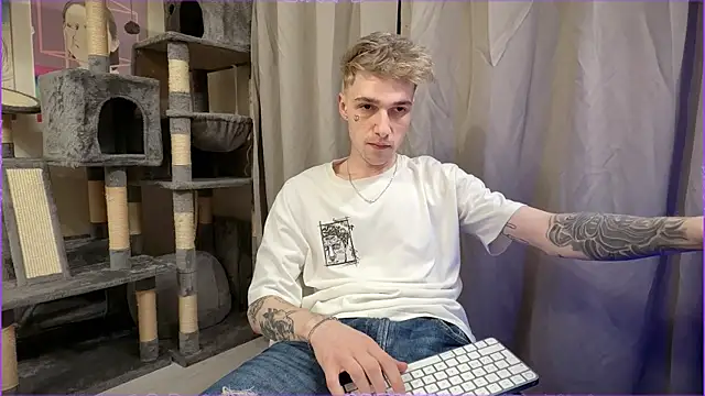 Snapshot of davesinner chatting on 05.04.26 davesinner online show from 05.04.26