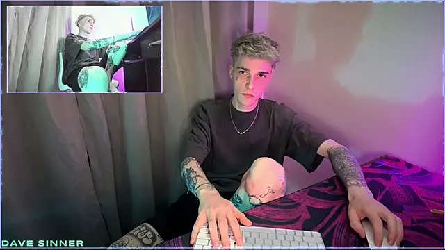 Snapshot of davesinner chatting on 05.18.26 davesinner online show from 05.18.26