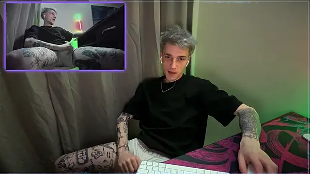 Snapshot of davesinner chatting on 05.21.26 davesinner online show from 05.21.26