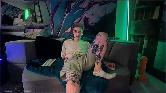 Snapshot of davesinner chatting on 05.26.26 davesinner online show from 05.26.26