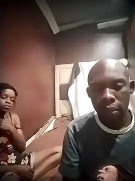 Snapshot of TinnyVsGiant chatting on 10.26.25 TinnyVsGiant online show from 10.26.25