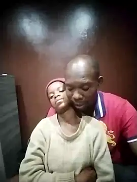 Snapshot of TinnyVsGiant chatting on 10.31.25 TinnyVsGiant online show from 10.31.25