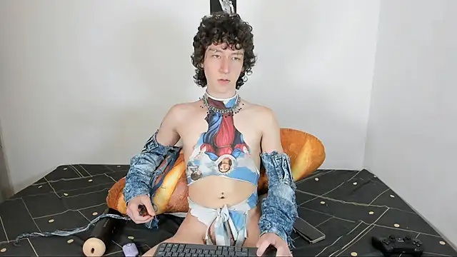 Snapshot of v3niceb1tch chatting on 10.05.25 v3niceb1tch online show from 10.05.25