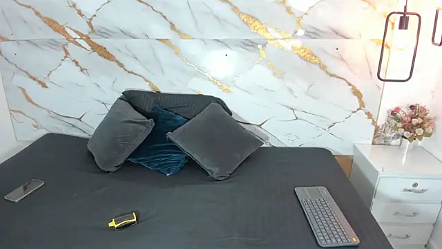 Snapshot of alise_rouse chatting on 10.02.25 alise rouse online show from 10.02.25