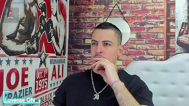 Snapshot of scotty_musicc chatting on 10.01.25 scotty musicc online show from 10.01.25