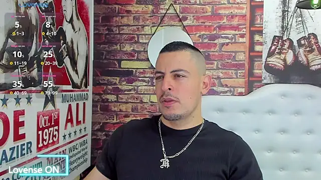 Snapshot of scotty_musicc chatting on 10.03.25 scotty musicc online show from 10.03.25