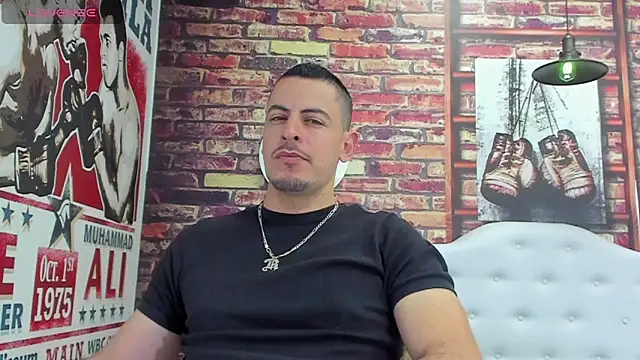 Snapshot of scotty_musicc chatting on 10.09.25 scotty musicc online show from 10.09.25